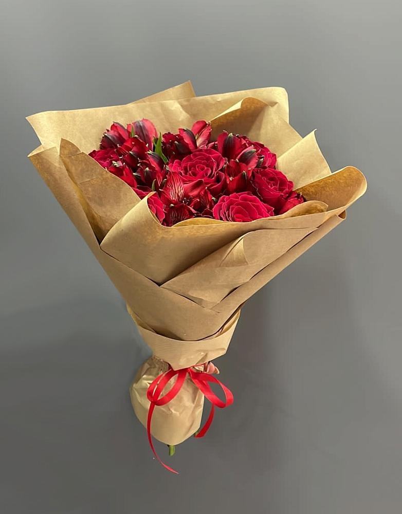 Букет цветов из: Альстромерии и Розы в Гребенской