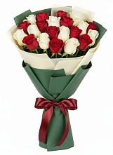 Букет Микс из красных и белых роз в Гребенской
