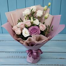 Букет цветов из:  Розы и Лизиантусы в Гребенской