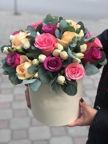 Цветочная композиция из Розы в шляпной коробке в Гребенской