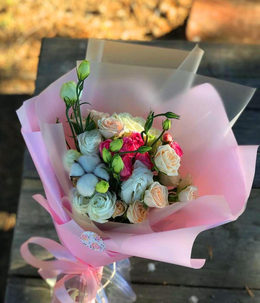 Букет цветов из: Розы и Лизиантусы в Гребенской