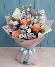 Букет цветов из:  Лизиантусы, Розы, Альстромерии и Гипсофила в Гребенской