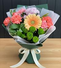 Букет цветов из:  Гвоздики, Розы, Герберы и Хризантемы в Гребенской