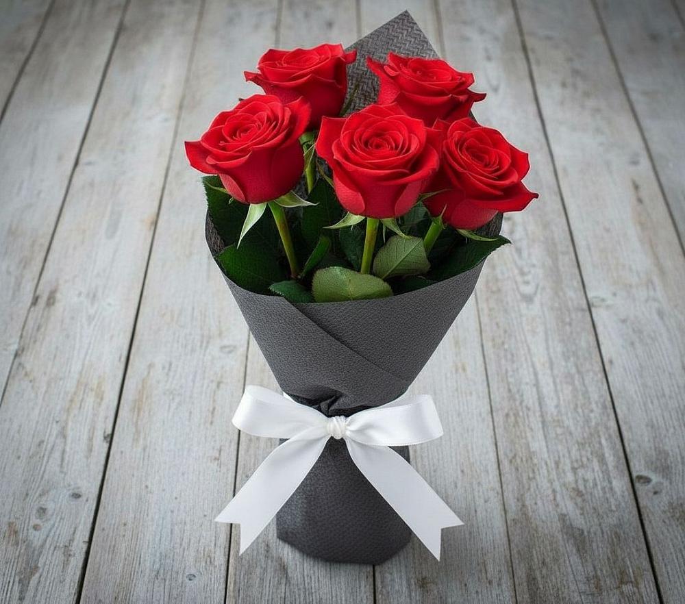 Букет 5 Красных роз Эдлесс Лав в Гребенской