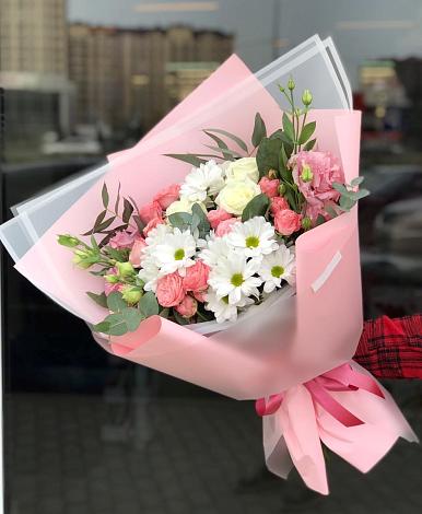 Букет цветов из: Розы, Лизиантусы и Хризантемы в Гребенской