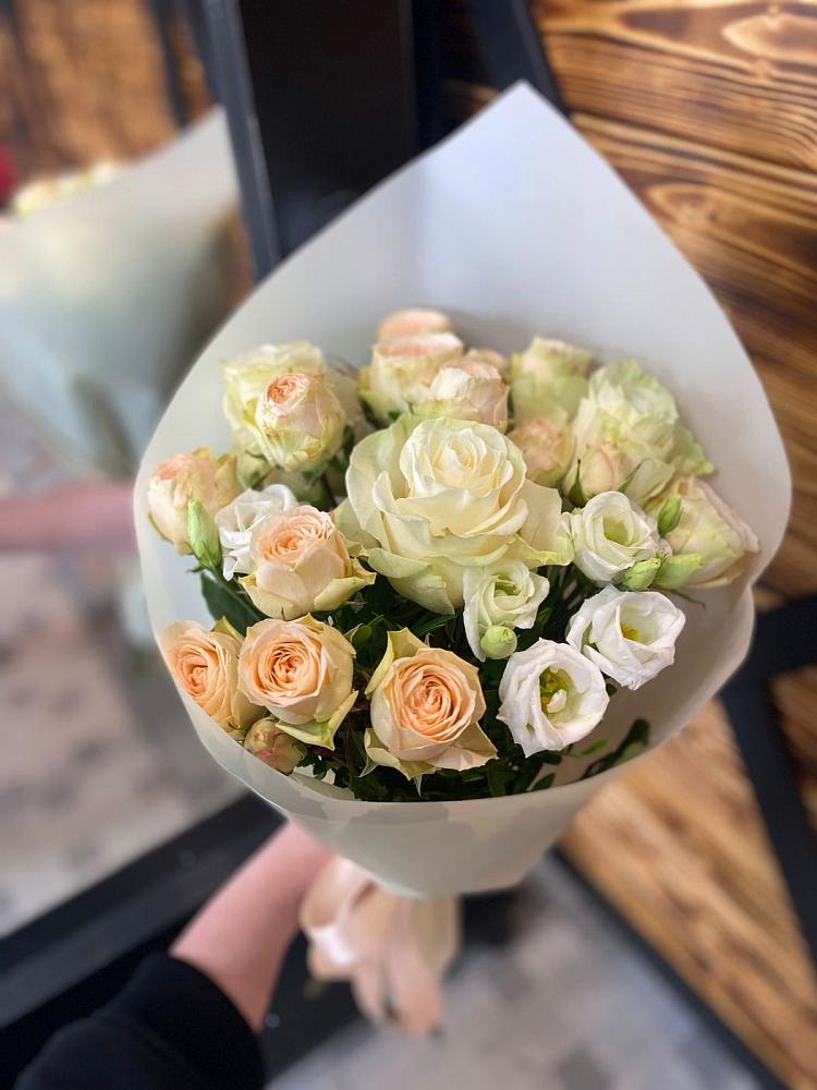 Букет цветов из: Розы и Лизиантусы в Гребенской